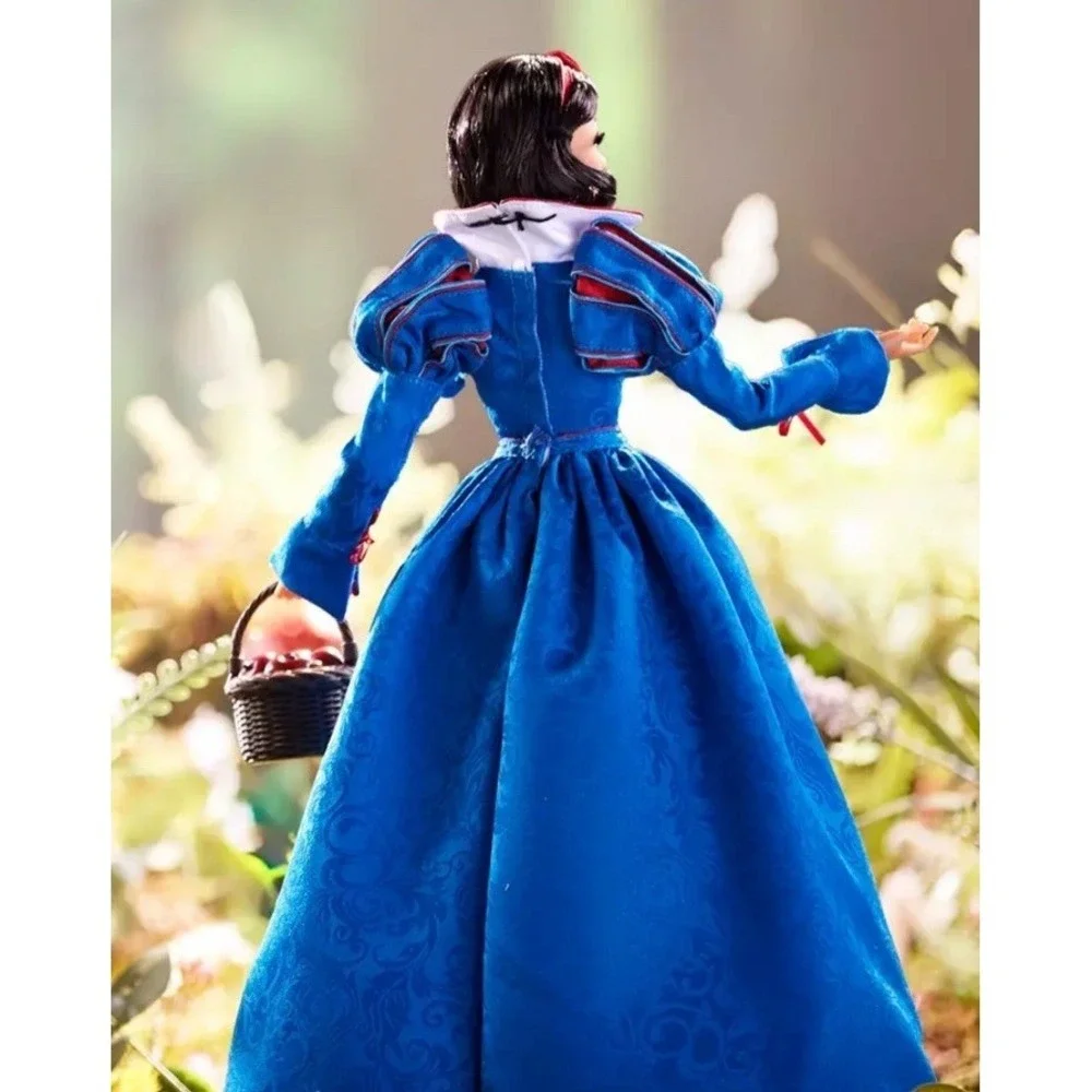 Disney Parks Snow White Collector‎ Doll 16
